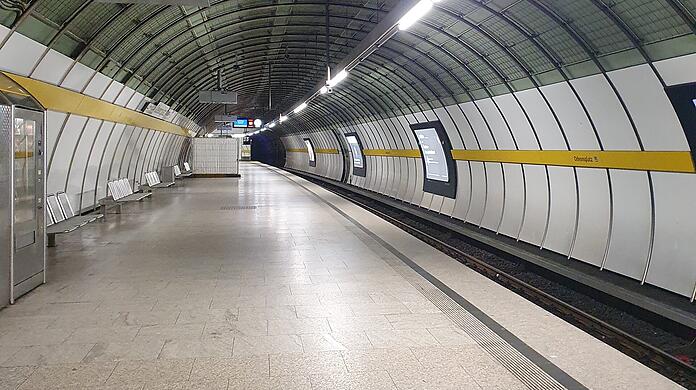 Nichts und niemand zu sehen: Die U-Bahnhaltestelle Odeonsplatz.