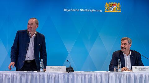Markus Söder (r.) stellt in der Energiepolitik etwas klar.