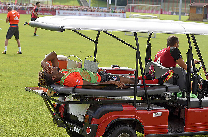 Kingsley Coman verletzt sich im öffentlichen Bayern-Training. Die Bilder...