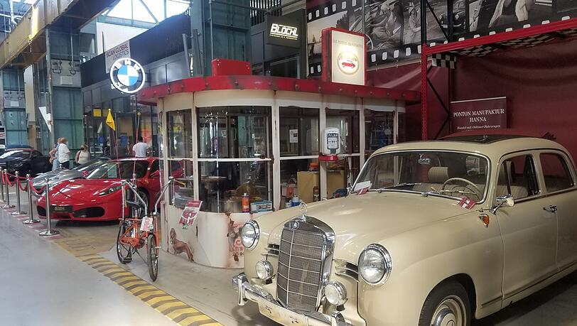 Fahrspaß heute wie anno dazumal: In der Motorworld kann man Oldtimer, und sogar ein Bonanzarad sehen. Fahrspaß heute wie anno dazumal: In der Motorworld kann man Oldtimer, und sogar ein Bonanzarad sehen.