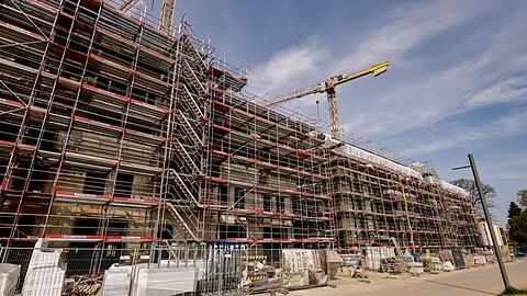 Stark gestiegene Finanzierungs- und Baukosten bremsen den Neubau in Deutschland deutlich aus.
