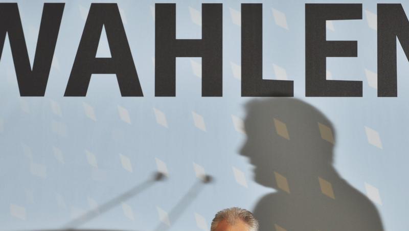 CSU-Chef Erwin Huber muss sich vor der Landtagswahl in Bayern mit schlechten Umfragewerten auseinandersetzen. CSU-Chef Erwin Huber muss sich vor der Landtagswahl in Bayern mit schlechten Umfragewerten auseinandersetzen.
