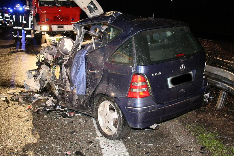 Mit diesem Auto prallte ein Geisterfahrer frontal gegen einen Lkw