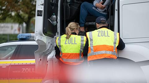 Eine ungew&ouml;hnliche Entdeckung machte ein Lkw-Fahrer w&auml;hrend einer Zigarettenpause. (Symbolbild)