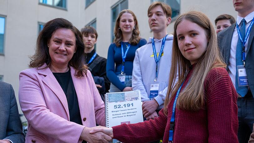 Die bayerische Landtagsabgeordnete Ute Eiling-Hütig (CSU) soll Bildungsministerin in Rheinland-Pfalz werden. (Archivbild) Die bayerische Landtagsabgeordnete Ute Eiling-Hütig (CSU) soll Bildungsministerin in Rheinland-Pfalz werden. (Archivbild)