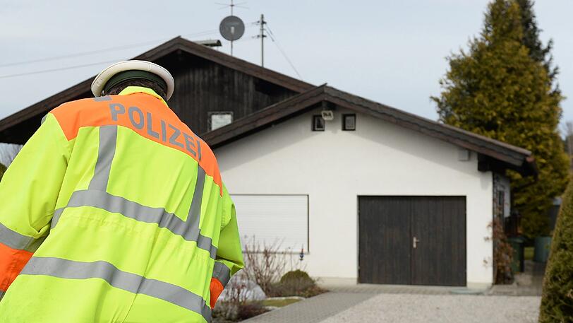 In dem Haus sind zwei Rentner getötet und eine Frau schwerst verletzt worden.