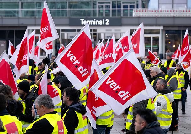 Der Flughafen München wird erneut von einem Warnstreik getroffen. (Archivbild) Der Flughafen München wird erneut von einem Warnstreik getroffen. (Archivbild)