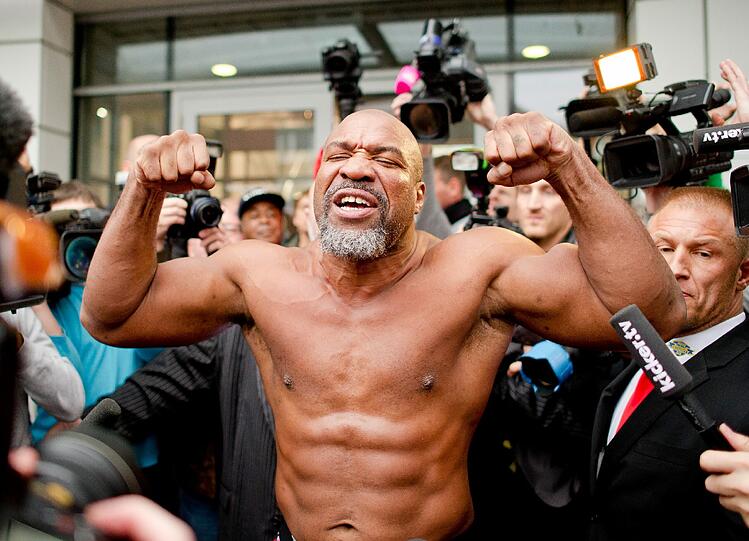 Shannon Briggs gibt nicht auf. Sein skurriler Auftritt beim Klitschko-Pressetraining.