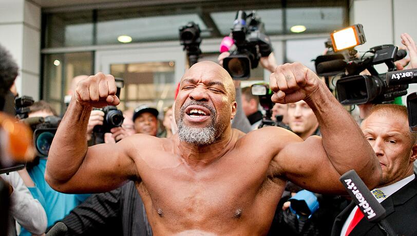 Shannon Briggs gibt nicht auf. Sein skurriler Auftritt beim Klitschko-Pressetraining. Shannon Briggs gibt nicht auf. Sein skurriler Auftritt beim Klitschko-Pressetraining.