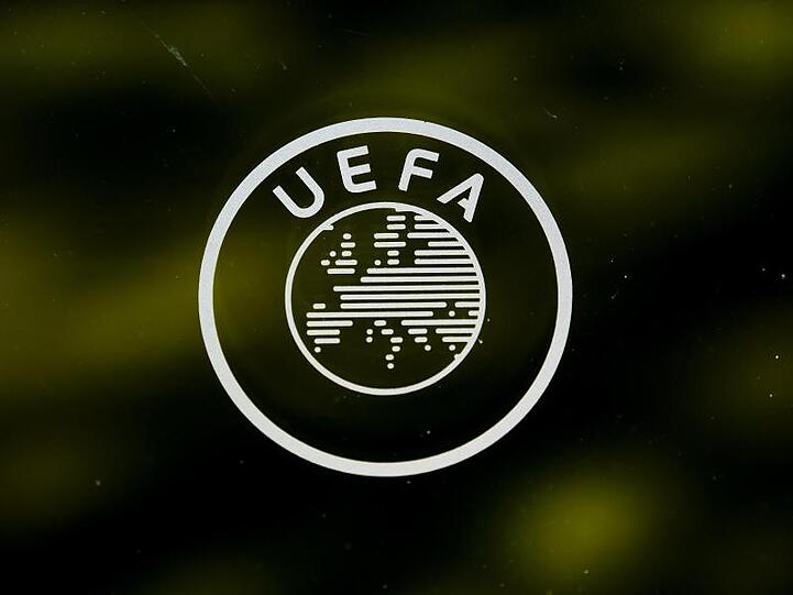 UEFA in Kontakt mit zwölf EM-Gastgebern: Gleicher Spielplan als Ziel.