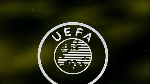 UEFA in Kontakt mit zwölf EM-Gastgebern: Gleicher Spielplan als Ziel.