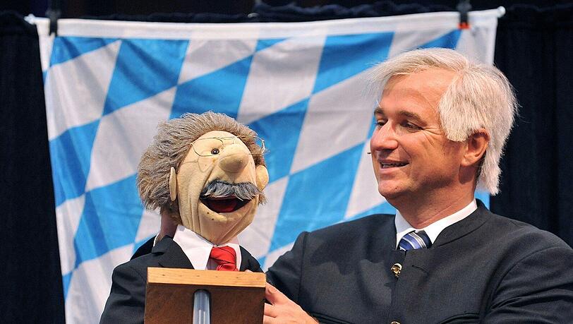 Wolfgang Krebs in seiner Paraderolle: Als Seehofer mit Ude-Puppe.