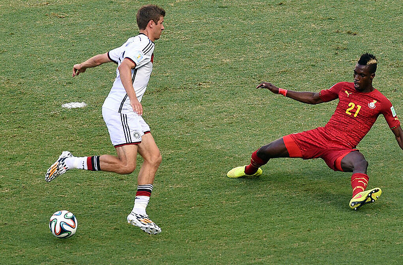 Thomas Müller: Note 3. Der WM-Torschützenkönig von 2010 war erneut sehr umtriebig. In Tornähe kam er diesmal aber kaum, dafür glänzte er als Vorbereiter beim 1:0. Erlitt in der Nachspielzeit eine Platzwunde bei einem Zusammenprall mit John Boye.