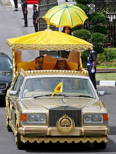 Hassanal Bolkiah hat neben diesem vergoldeten Rolls-Royce eine ganze Ansammlung von Luxus-Schlitten. Geschätzter Wert: 4,5 Milliarden Euro.