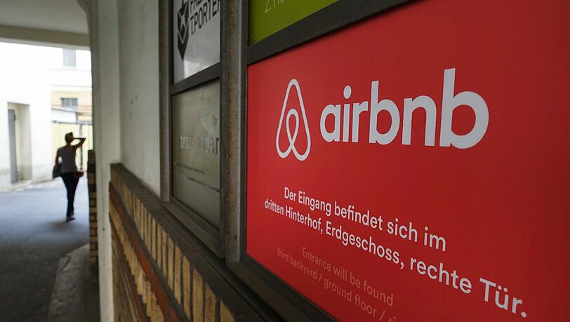 1,9 Millionen Menschen übernachteten nach einer aktuellen Studie in privaten Unterkünften, die auch von AirBnB vermittelt werden. 1,9 Millionen Menschen übernachteten nach einer aktuellen Studie in privaten Unterkünften, die auch von AirBnB vermittelt werden.