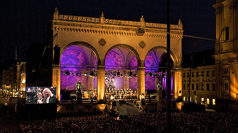 Ein Konzert bei &bdquo;Klassik am Odeonsplatz&ldquo; in einer lauen Sommernacht im Herzen von München ist ein besonderes Erlebnis.