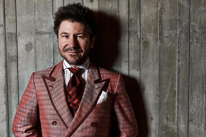 Sommelier und TV-Entertainer Justin Leone wird zum Alleinunterhalter, wenn es um Weinwissen geht.