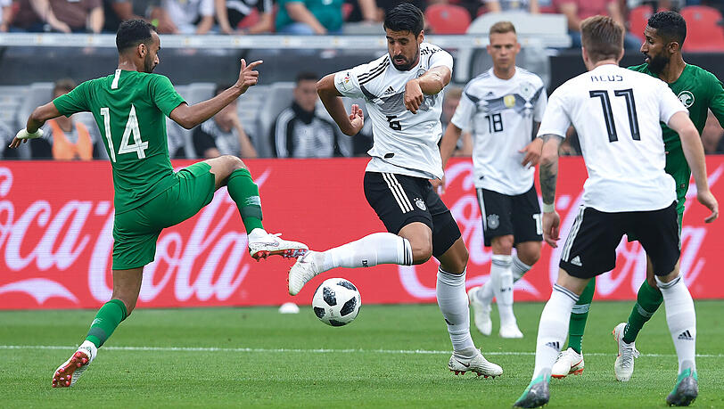 "In der zweiten Hälfte haben wir alles vermissen lassen", kritisiert Routinier Sami Khedira nach dem 2:1 gegen Saudi-Arabien. "In der zweiten Hälfte haben wir alles vermissen lassen", kritisiert Routinier Sami Khedira nach dem 2:1 gegen Saudi-Arabien.