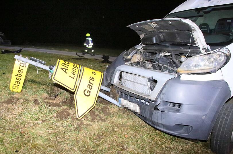 Zu dem Unfall wurden der Rettungsdienst aus Haag sowie die Feuerwehren aus Lengmoos und Gars am Inn gerufen. Den Gesamtschaden schätzt die Polizei auf knapp 35.000 Euro.