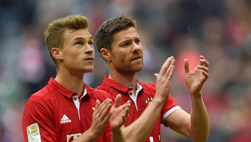 Stand mit Joshua Kimmich noch gemeinsam auf dem Feld: Leverkusen-Coach Xabi Alonso. Stand mit Joshua Kimmich noch gemeinsam auf dem Feld: Leverkusen-Coach Xabi Alonso.