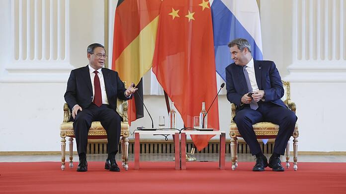 De Chinese premier Li Qiang (l.) met Bayern's minister-president Markus Söder (CSU) in juni 2023 voor een bezoek aan Bayern.