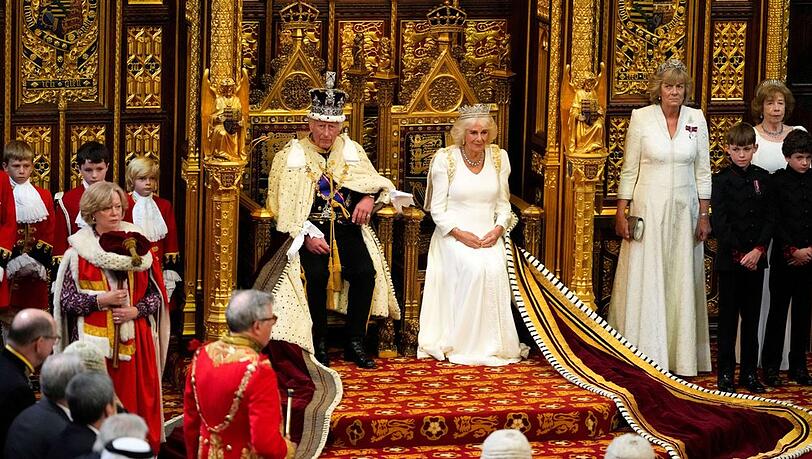 K&ouml;nig Charles er&ouml;ffnete das Parlament - K&ouml;nigin Camilla war an seiner Seite.