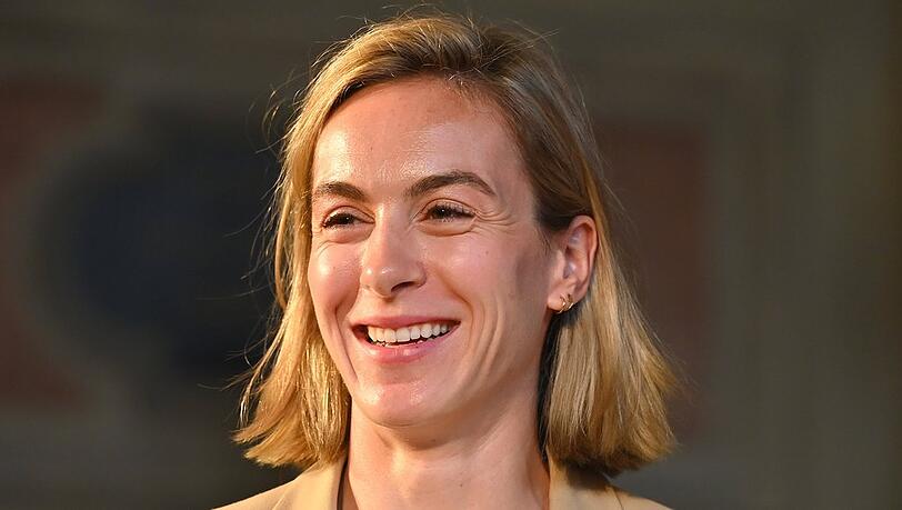 Alexandra Burghardt wurde 2024 mit dem Bayerischen Verdienstorden gewürdigt. Alexandra Burghardt wurde 2024 mit dem Bayerischen Verdienstorden gewürdigt.