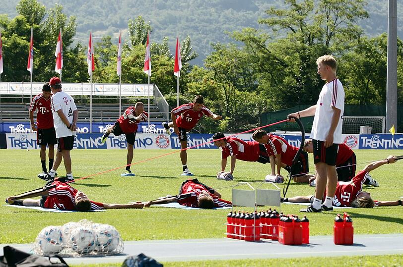 Gustavo in Bandagen - Neuer zeigt die Glanz-Parade: Neue Bilder vom Gardasee