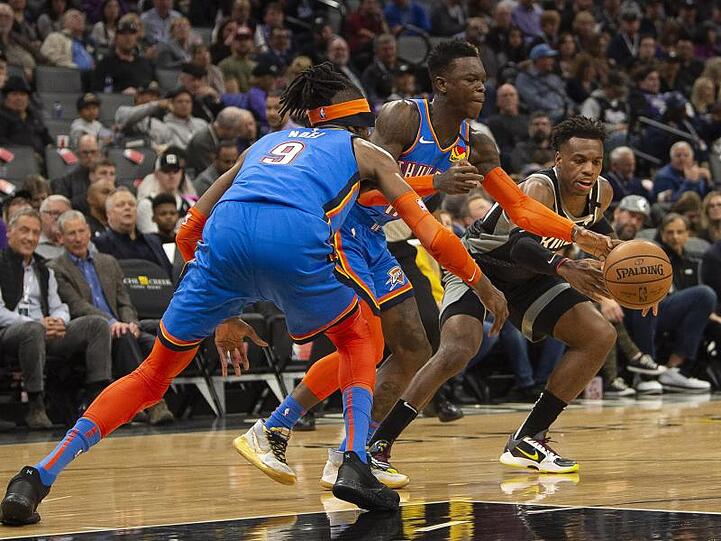 Dennis Schröder (M.) zeigte erneut eine starke Leistung.