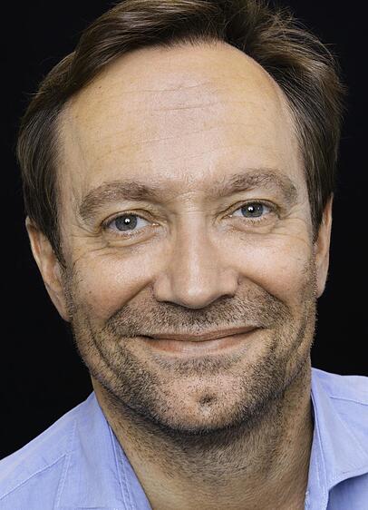 Jochen Decker ist seit mehr als 30 Jahren Teil des Schauspiel-Ensembles in Landshut. Jochen Decker ist seit mehr als 30 Jahren Teil des Schauspiel-Ensembles in Landshut.