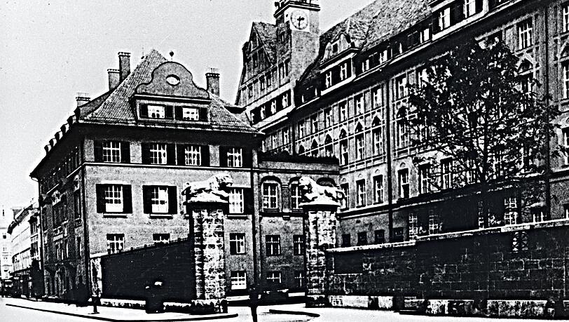Ein historisches Foto aus dem Jahr 1914: das Polizeipräsidium an der Ettstraße, ein Jahr nach Erstbezug.
