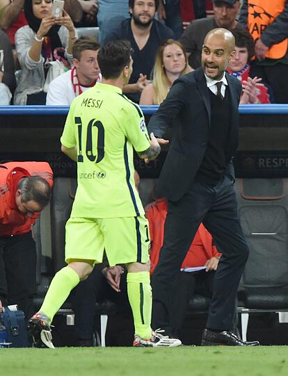 6. Mai - Guardiola-Rückkehr: Das Duell Barcelona gegen Bayern war heiß erwartet worden. Es war das erste Spiel für Pep Guardiola als FCB-Trainer im Camp Nou. Lange halten die ersatzgeschwächten Bayern die Null - doch in der Schlussphase schlagen Neymar und Messi drei Mal zu. Die 0:3-Pleite deprimiert die Bayern. "Das Talent von Messi", so Guardiola, "hat den Unterschied gemacht."