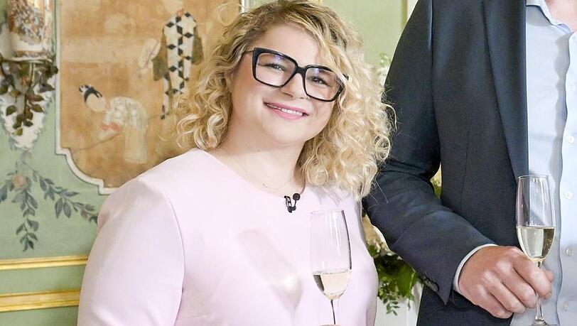 TV-Therapeutin Dr. Sandra Köhldorfer ist schwanger. TV-Therapeutin Dr. Sandra Köhldorfer ist schwanger.