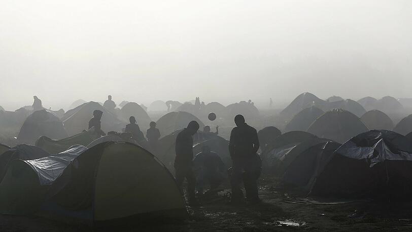 Erschütternd: Szenerie in Idomeni, wo Tausende Flüchtlinge festsitzen. Erschütternd: Szenerie in Idomeni, wo Tausende Flüchtlinge festsitzen.