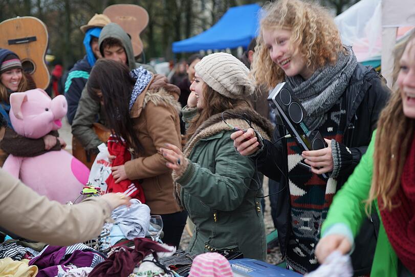 Die Bilder vom BRK Flohmarkt auf der Theresienwiese.