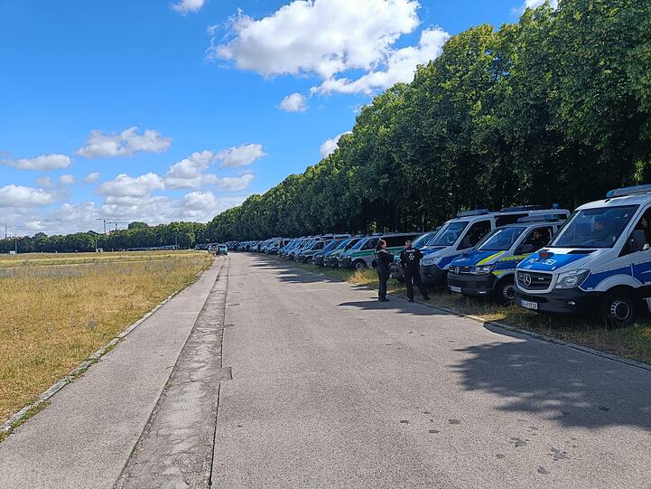 Reichlich Polizeipräsenz auf der Theresienwiese.