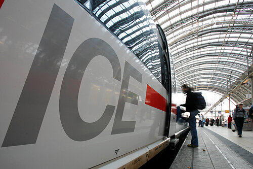 Ein ICE ist auf der Strecke zwischen München und Nürnberg nur knapp einem Unfall entgangen.