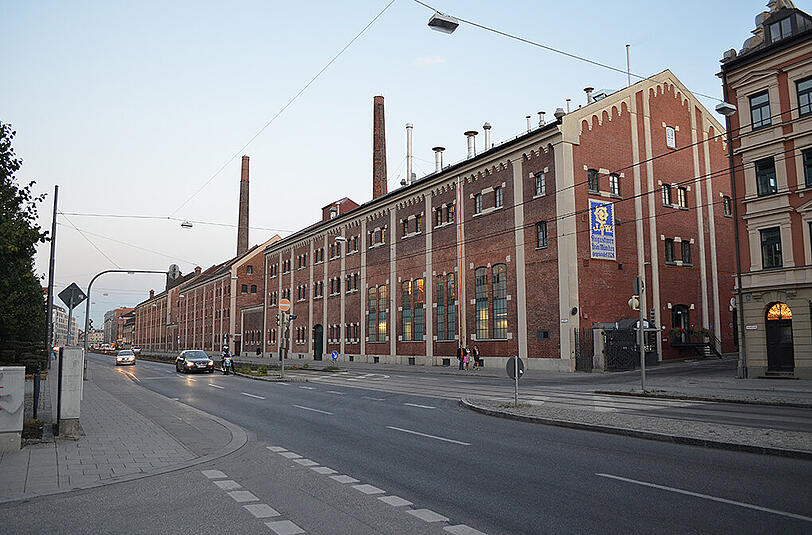 Ein ganzer Straßenzug in Ziegel: die Augustinerbrauerei in der Landsberger Straße.