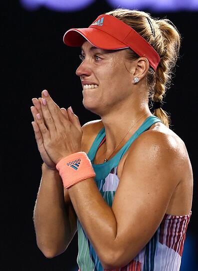 "Ich bin ein Grand-Slam-Champion, das klingt so verrückt", sagte Angelique Kerber nach dem 6:4, 3:6, 6:4 im Finale der Australian Open gegen Titelverteidigerin Serena Williams (USA). Die Bilder des Wahnsinns-Finale...