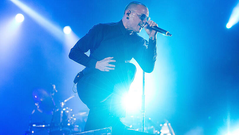 Linkin-Park-Sänger Chester Bennington bei einem Konzert in Madrid im Juni 2017 - einen Monat vor seinem Suizid Linkin-Park-Sänger Chester Bennington bei einem Konzert in Madrid im Juni 2017 - einen Monat vor seinem Suizid