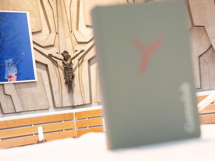 Zum Auftakt der Konferenz hatte der Vorsitzende, der Münchner Kardinal Reinhard Marx, gesagt, dass in den Bistümern intensiv an der Förderung von Frauen gearbeitet werden müsse.