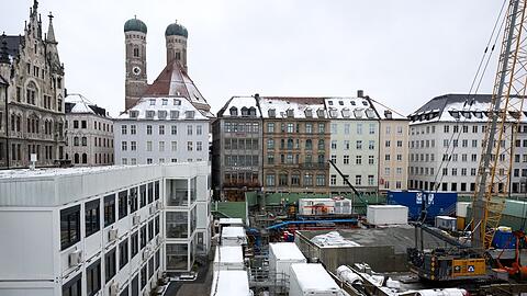 Die Baustelle für die zweite Stammstrecke am Marienhof in der Innenstadt ist während einer Pressekonferenz zu sehen. Die Bahn gibt einen Überblick über den aktuellen Baufahrplan für die zweite Stammstrecke.