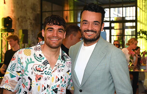 Giovanni Zarrella spricht mit seinem Bruder Stefano darüber, sein Schlafdefizit endlich in den Griff zu bekommen und sich künftig mehr Zeit für sich selbst zu nehmen. Giovanni Zarrella spricht mit seinem Bruder Stefano darüber, sein Schlafdefizit endlich in den Griff zu bekommen und sich künftig mehr Zeit für sich selbst zu nehmen.