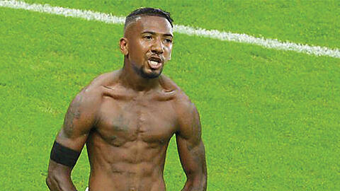 Jerome Boateng kann auch die Balotelli-Pose.