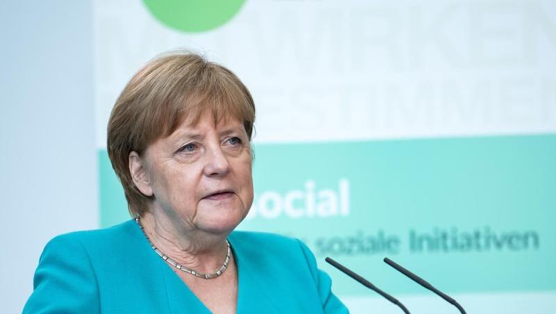 Bundeskanzlerin Angela Merkel (CDU) empfängt die besten 25 Initiativen des Wettbewerbs "startsocial". Foto: Bernd von Jutrczenka Bundeskanzlerin Angela Merkel (CDU) empfängt die besten 25 Initiativen des Wettbewerbs "startsocial". Foto: Bernd von Jutrczenka