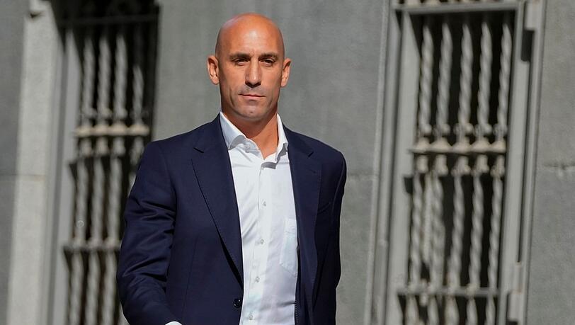 Luis Rubiales wird mit neuen Anschuldigungen aus England konfrontiert.
