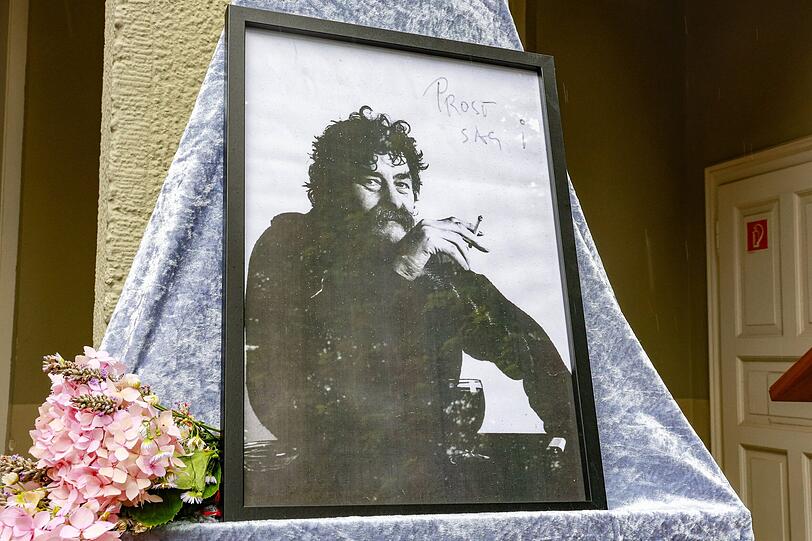 Hjalmar-Maximilian "Ringo" Praetorius, der Scharfrichter vom Wiesn-Schichtl: Mit seinem wilden Locken, dem gewitzten Ringo-Gschau und Zigarette in der Hand wird er vielen in Erinnerung bleiben. Hjalmar-Maximilian "Ringo" Praetorius, der Scharfrichter vom Wiesn-Schichtl: Mit seinem wilden Locken, dem gewitzten Ringo-Gschau und Zigarette in der Hand wird er vielen in Erinnerung bleiben.