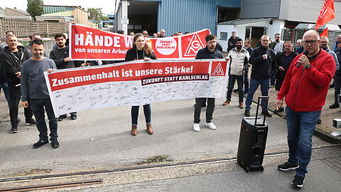 Mitglieder der IG Metall protestieren am Aktionstag Automobil.