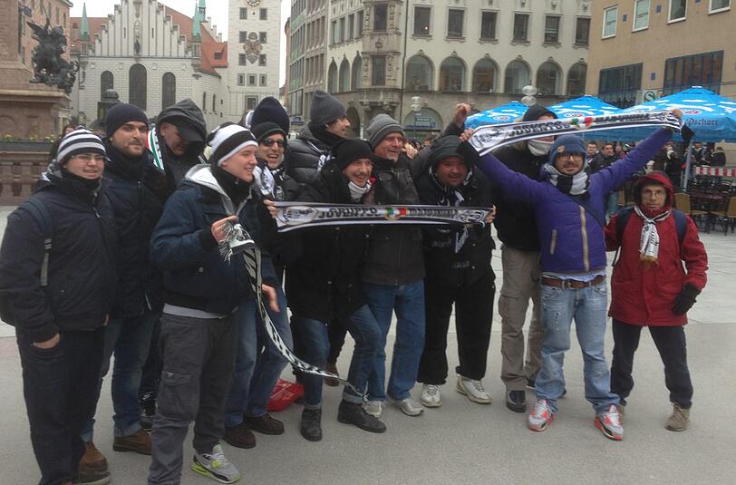 Im Laufe des Tages werden immer mehr Fangruppen auf Münchens Straßen erwartet.