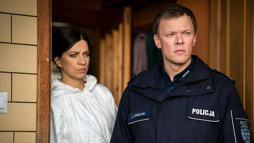 "Der Masuren-Krimi: Die verlorene Tochter": Dr. Viktoria Wex (Claudia Eisinger) und Leon Pawlak (Sebastian Hülk) beobachten einen dubiosen Vorfall.